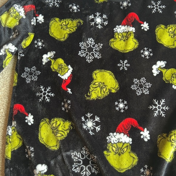 The Grinch plush long sleeve sweatshirt top green black red Christmas size Large - Picture 4 of 4